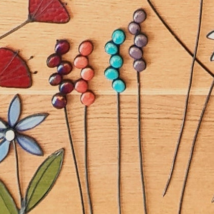 Glas in lood bloemen op houten achtergrond, Maak Atelier, Tiffany workshop decoratie