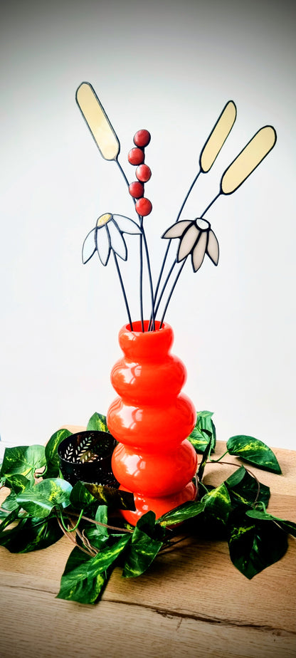 Handgemaakte glas in lood bloemen in oranje vaas, Maak Atelier, cadeau decoratie Antwerpen